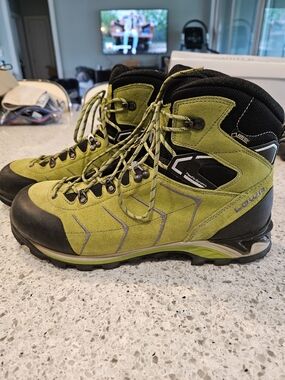 Lowa Lime Green Hiking Mountain Boots